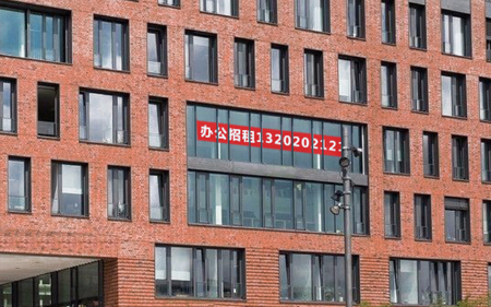 商場(chǎng)大樓戶外led超薄折疊屏安裝哪家好